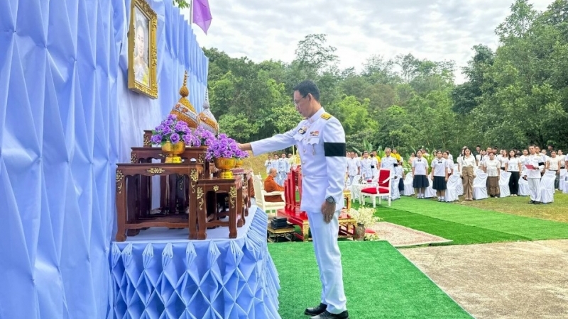 เข้าร่วมพิธีเจริญพระพุทธมนต์และทำบุญตักบาตรถวายพระราชกุศล เนื่องในโอกาสพระราชพิธีมหามงคลเฉลิมพระชนมพรรษา 4 รอบ สมเด็จพระนางเจ้าสุทิดา พัชรสุธาพิมลลักษณ พระบรมราชินี