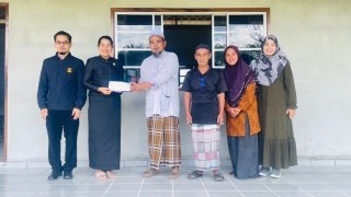 ลงพื้นที่ตรวจเยี่ยมศูนย์การศึกษาอิสลามประจำมัสยิด (ตาดีกา) ฟิดาอียะอฺ ตำบลฆอเลาะ อำเภอแว้ง จังหวัดนราธิวาส ซึ่งได้รับผลกระทบจากภัยธรรมชาติจากเหตุวาตภัย ส่งผลให้อาคารและทรัพย์สินของศูนย์ฯ ได้รับความเสียหาย