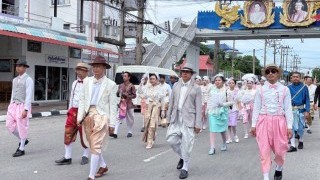 เข้าร่วมเดินขบวนในพิธีเปิดงาน “ของดีเมืองนรา” ครั้งที่ 49 ประจำปี 2569