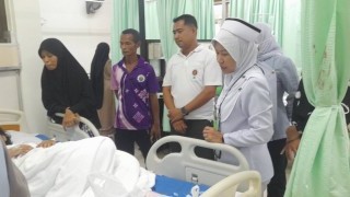 สช.อ.สุไหงปาดี ติดตาม และเยี่ยมนักเรียนกรณีเกิดอุบัติเหตุรถรับ-ส่งนักเรียน เสียหลักชนต้นไม้