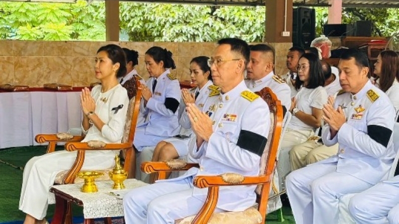 เข้าร่วมพิธีเจริญพระพุทธมนต์ และทำบุญตักบาตรถวายพระราชกุศล  เนื่องในโอกาสวันเฉลิมพระชนมพรรษา พระบาทสมเด็จพระเจ้าอยู่หัว