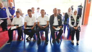 ประชุม​กำนัน​ ผู้ใหญ่​บ้าน​ สารวัตร​กำนัน​ แพทย์​ประจำ​ตำ​บล​ และผู้​ช่วย​ผู้ใหญ่​บ้าน​