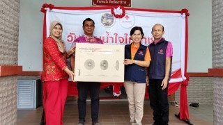 สนับสนุนสิ่งของเพื่อเป็นรางวัลในการจำหน่ายสลากกาชาดของกิ่งกาชาดอำเภอแว้ง