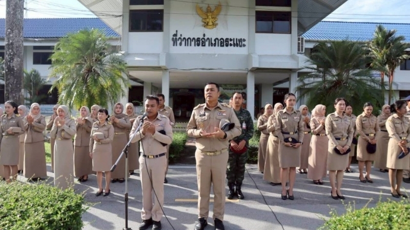  เข้าร่วมกิจกรรมเข้าแถวเคารพธงชาติ เ