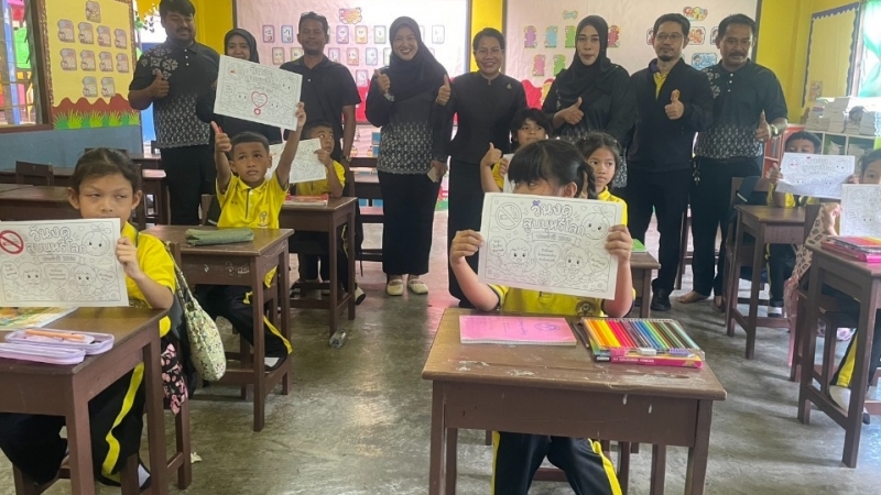 ลงพื้นที่ในครั้งนี้มีวัตถุประสงค์เพื่อติดตาม ตรวจเยี่ยม และให้คำแนะนำในการบริหารจัดการด้านการเรียนการสอน ตลอดจนการจัดบริการอาหารกลางวันให้แก่นักเรียน ให้เป็นไปตามหลักโภชนาการ มีคุณภาพ สะอาด ปลอดภัย และเพียงพอต่อความต้องการของนักเรียน รวมทั้งส่งเสริมให้สถานศึกษาดำเนินงานตามมาตรฐานการศึกษาอย่างมีประสิทธิภาพ อันจะนำไปสู่การพัฒนาคุณภาพผู้เรียนทั้งด้านร่างกาย สติปัญญา และคุณลักษณะอันพึงประสงค์อย่างรอบด้าน