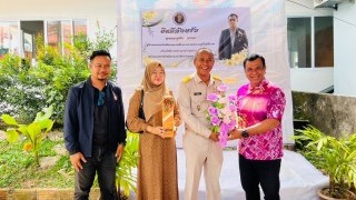 ผอ.สช.อ.เมืองนราธิวาส ร่วมแสดงความยินดีกับผู้อำนวยการสำนักงานการศึกษาเอกชนอำเภอสุไหงปาดีคนใหม่