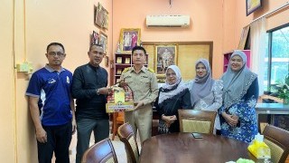 ร่วมเข้าเยี่ยมอวยพร กล่าวสวัสดีปีใหม่ นายภิญญา รัตนวรชาติ ผู้อำนวยการสำนักงานการศึกษาเอกชนจังหวัดนราธิวาส