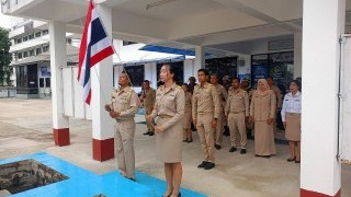กิจกรรม เคารพธงชาติทุกวันจันทร์ ณ ที่ว่าการอำเภอแว้ง จังหวัดนราธิวาส การจัดกิจกรรมดังกล่าวมีวัตถุประสงค์เพื่อปลูกฝังจิตสำนึกในคุณค่าของ “ชาติ ศาสนา พระมหากษัตริย์” เสริมสร้างความสามัคคี ความปรองดอง และความภาคภูมิใจในความเป็นชาติไทย