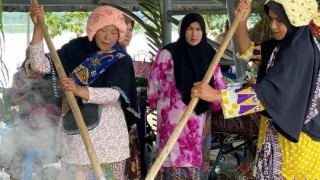 ร่วมกิจกรรมปาก๊ะกันอาซูรอเจ๊ะเห