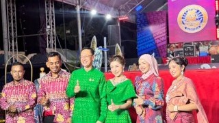 ร่วมเดินแฟชั่นโชว์ผ้าลายพระราชทาน เนื่องในงานกาชาดและงานประจำปีจังหวัดนราธิวาส ประจำปี 2569