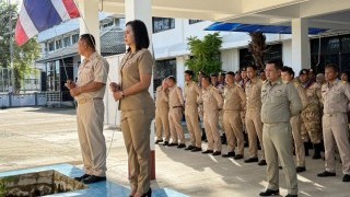  ร่วมกิจกรรมเคารพธงชาติทุกวันจันทร์ เพื่อเป็นการสำนึกคุณ “ชาติ ศาสน์ กษัตริย์”