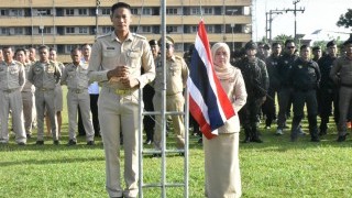 เคารพธงชาติทุกวันจันทร์ ณ ที่ว่าการอำเภอแว้ง จังหวัดนราธิวาส การจัดกิจกรรมดังกล่าวมีวัตถุประสงค์เพื่อปลูกฝังจิตสำนึกในคุณค่าของ “ชาติ ศาสนา พระมหากษัตริย์” เสริมสร้างความสามัคคี ความปรองดอง และความภาคภูมิใจในความเป็นชาติไทย