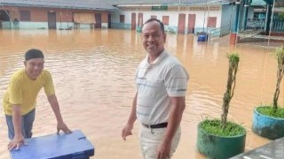 ลงพื้นที่ตรวจสอบพื้นที่น้ำท่วม ที่ได้รับผลกระทบจากภัยน้ำท่วม สถานศึกษาในสังกัด สช.อ.จะแนะ