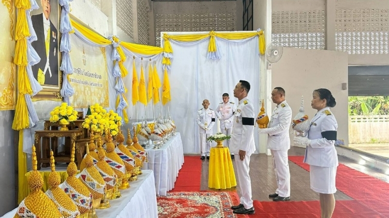 เข้าร่วมพิธีถวายเครื่องราชสักการะและวางพานพุ่ม และพิธีจุดเทียนถวายพระพรชัยมงคล เนื่องในโอกาสวันเฉลิมพระชนมพรรษา พระบาทสมเด็จพระเจ้าอยู่หัว